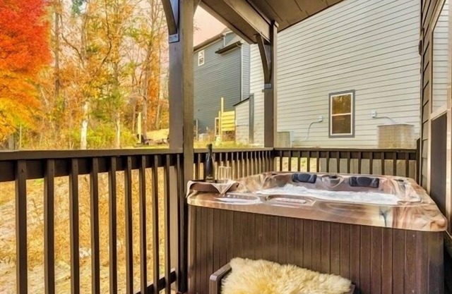 Hot Tub, Arcade & Pool Access - 4m Dollywood Pkwy