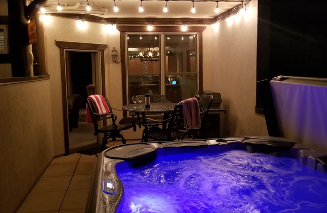 Nueva remodelación! Jacuzzi privado 5P, Walk to Lifts & Town, Garaje privado, Hi-S WiFi