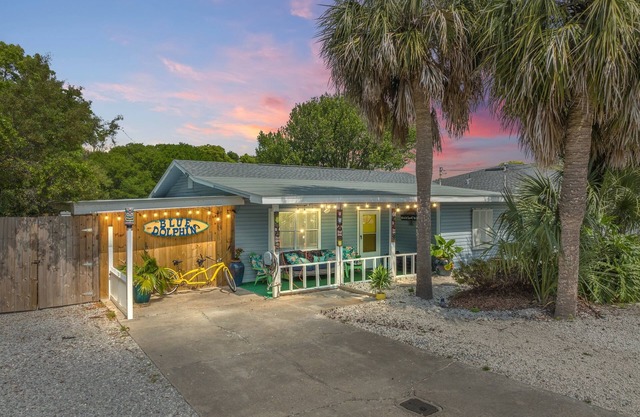 Fire Pit/Huge Yard! 2 Houses, Pet Friendly-Private