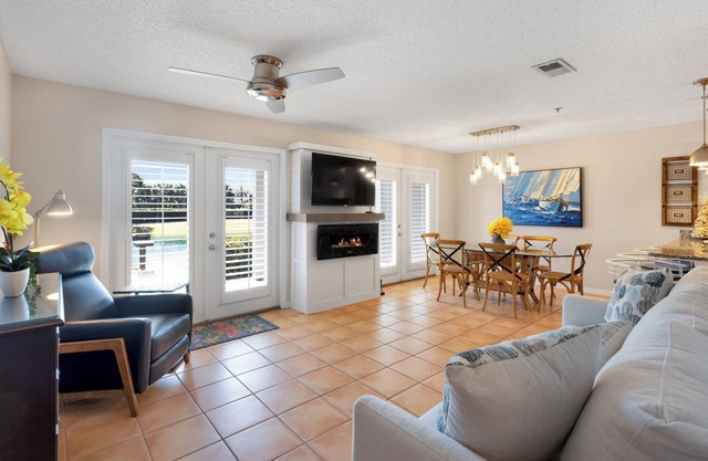 Private Beach Access - Large Pond - 2 King Bedrooms