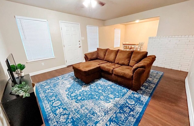 Private Budget Rental–Near Downtown and Beach