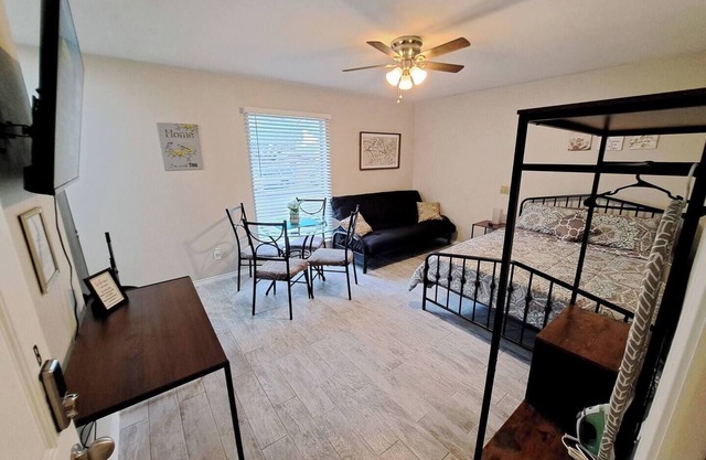 Private & Central Studio Apt @NorthDFW by I-35 Fwy. Free W&D Stays 30+ days only
