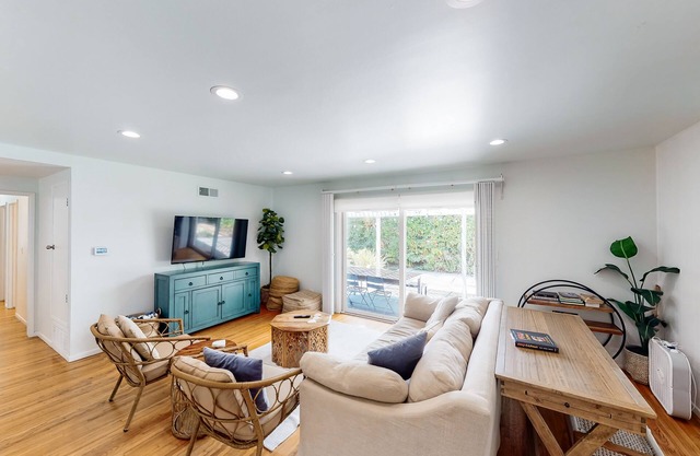 Private coastal getaway with twilit alfresco dining & quiet beach neighborhood
