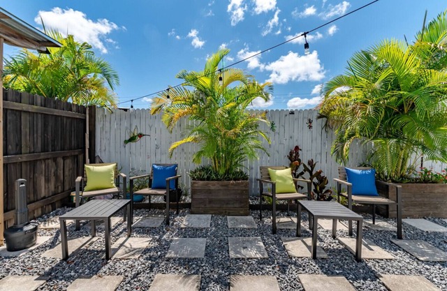 Private Deck Pet Friendly Spacious Courtyard