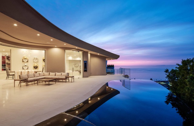 Private Estate in La Jolla w/ Infinity Pool, Panoramic Ocean Views & Gym