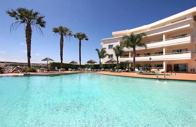 Apartamento privado en el complejo "VILA MÓS" con una hermosa zona ajardinada.