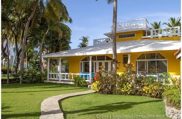Gated Private Home (Ocean Side) Paseo corto a la playa!