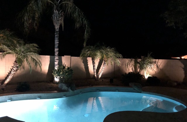 Piscina climatizada privada y spa! 4 hab, 2 baños, hermosa y amplia casa!