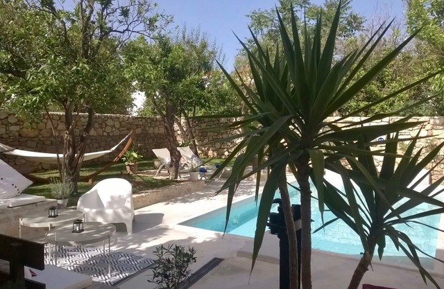 Casa adosada de 3 dormitorios con piscina privada en el corazón del casco antiguo de Rethymnon