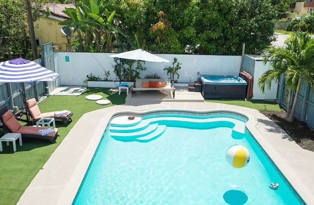 Private House Center of Ft Lauderdale Great Pool