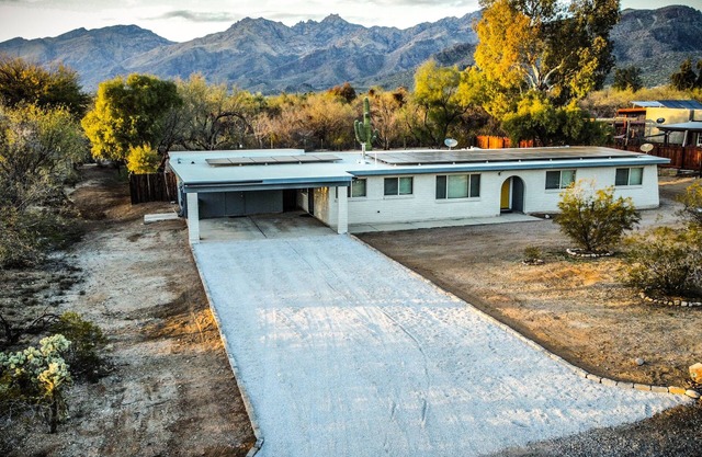 Private Mountain Views 3bed-2bath 5 min from City...Desert Oasis.
