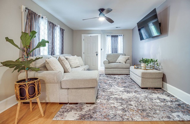 Private Patio: Cargo District, Dtwn Wilmington Apt