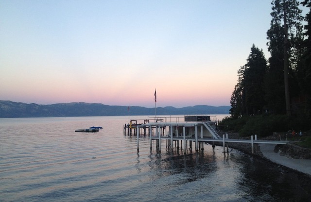Muelle privado, frente al lago, Agate Bay, cerca de restaurantes y bares