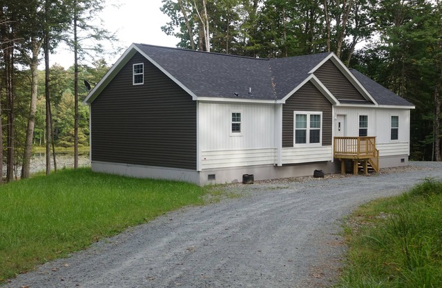 Nuevo hogar de 3 dormitorios en 300 acres con estanque privado de 10 acres