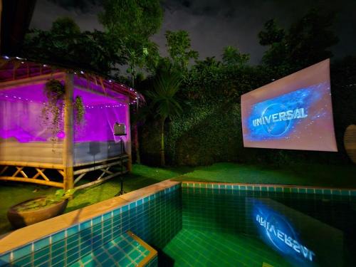 Private Pool & Cinema House