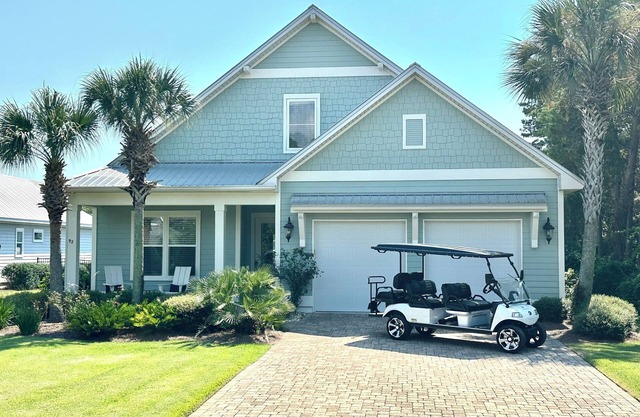 Private pool, golf cart, walk to the beach and dining