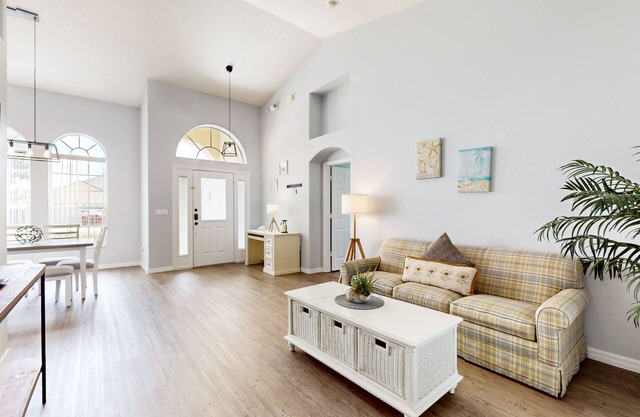 Private pool home with attached spa, screened lanai, & on-site tennis/pickleball