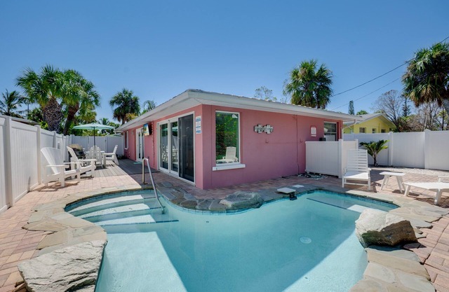 Modern Beach Cottage con piscina climatizada cerca de la playa