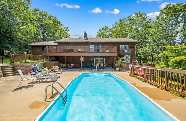 5 Bdr en 2 acres con PISCINA PRIVADA !!