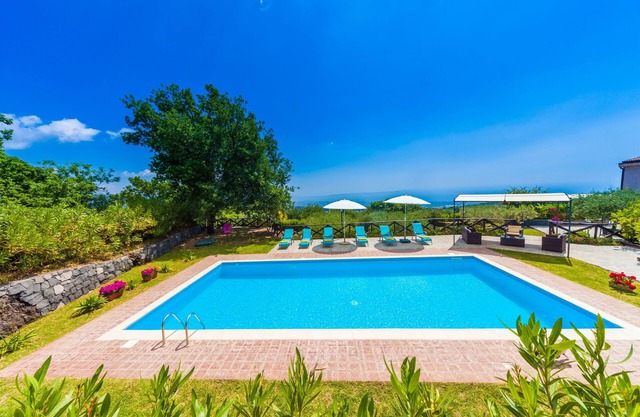 Piscina privada, vistas al mar, suites