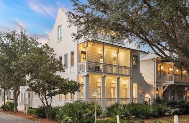 Private Pool and Courtyard! In the Heart of Rosemary Beach! Short Walk to Beach!