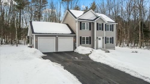 Private Primary Suite in New 2024 Home, Ashburnham with Parking and Wi-Fi