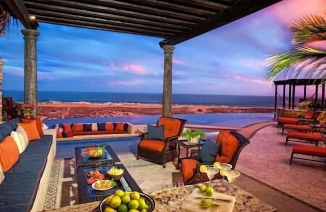 PRIVATE RESIDENCES 4 BEDROOM IN CABO-POOL-JACUZZI!