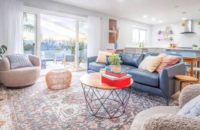 Private Retreat: Hot Tub, BBQ/fire pit, City Views