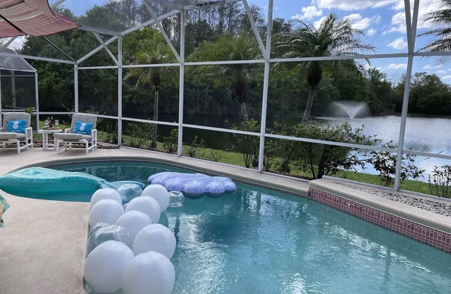 Recién reformado!~ Piscina privada ~ 8 millas de Disney ~ Sea World