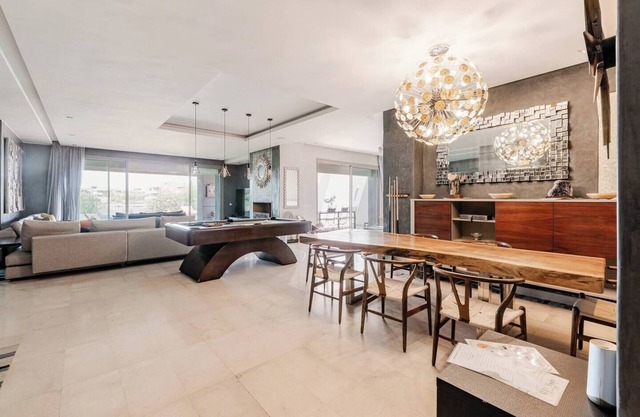 Private villa in Marrakech: breakfast and heated pool