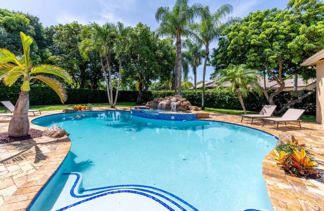 poolvilla waterfall