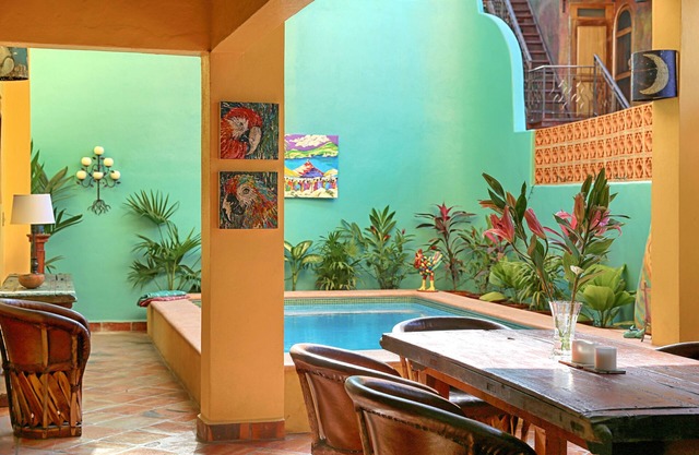 Villa privada a pasos del pueblo y la playa. Enorme cocina / piscina / wifi / aire acondicionado