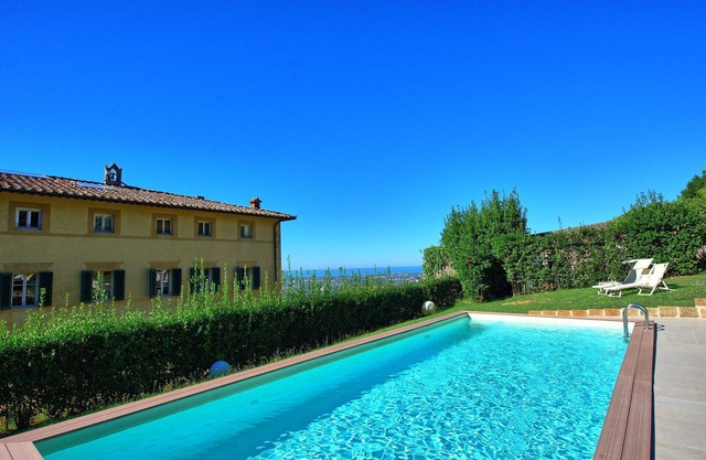 Casa de vacaciones privada con jacuzzi, WIFI, piscina privada, A/C, TV, patio, cerca de Viareggio