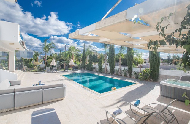 Protaras Villa DE2 - una villa que tiene capacidad para 8 invitados en 4 dormitorios