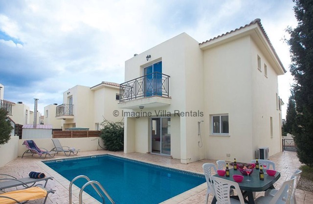 Protaras Villa CL42 - una villa que tiene capacidad para 7 personas en 3 dormitorios