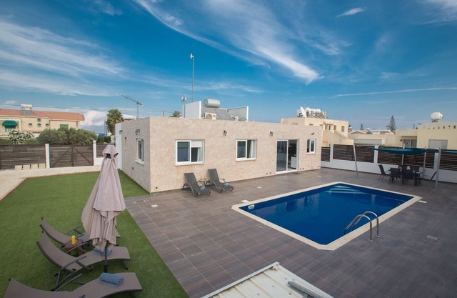 Protaras Holiday Villa GD42 - una villa con capacidad para 6 personas en 3 habitaciones