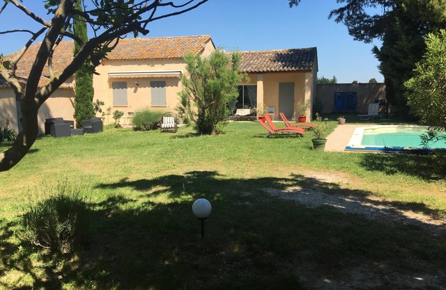 Campo provenzal, casa de 100m2, piscina privada, 6 personas