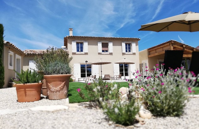Villa provenzal en el parque Luberon con piscina privada y bicicletas eléctricas.
