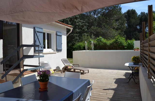 Casa provenzal completamente renovada con piscina ubicada en el pinar