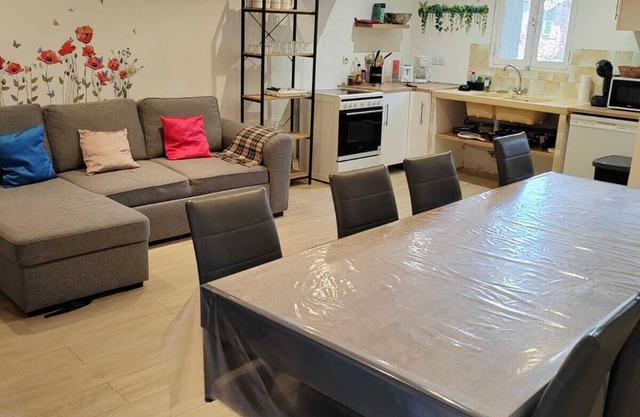 Provencal house for 14 sleeps with private garden. Perfect for family gatherings