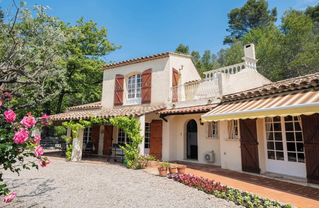 Villa de estilo provenzal con piscina, región de Provenza-Costa Azul