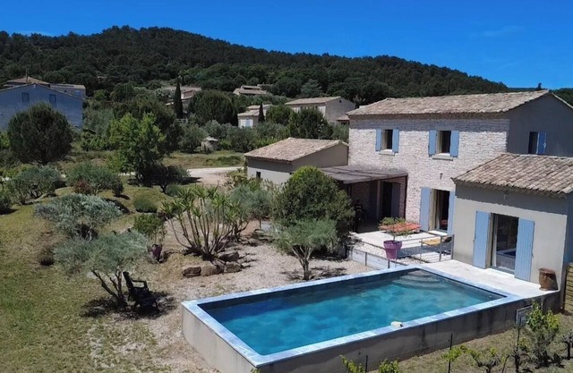 Provencal villa "Les Oliviers", private pool & enclosed grounds.