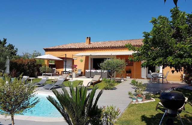 PROVENCE SALERNES VILLA LLANO PISO CON PISCINA ESTRICTAMENTE PRIVADA (climatizada)