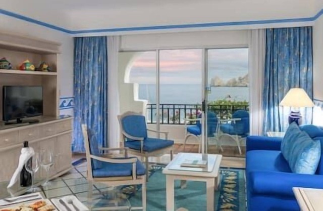 Pueblo Bonito Blanco on Modano beach 1 bedroom.