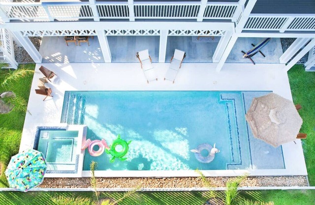 Modern Coastal Home, Private Pool & Hot-Tub
