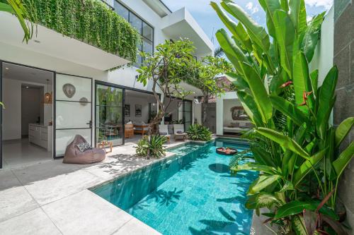 Puri Senang - Luxury 4BR Pool Villa in Central Berawa, Near Beach