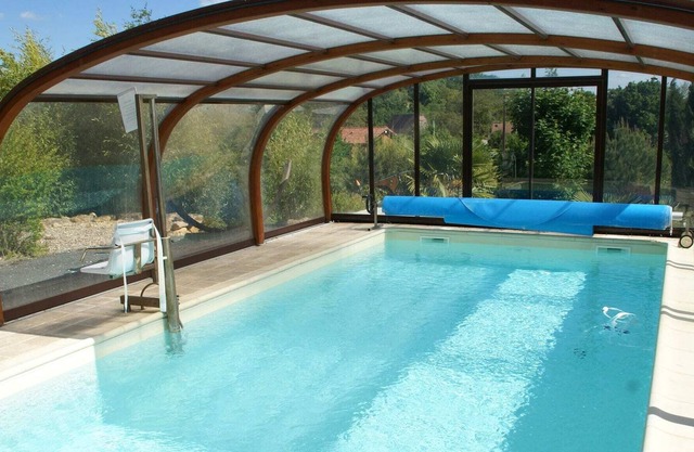 Pintoresco Casa de vacaciones en Castelnaud-la-Chapelle con piscina