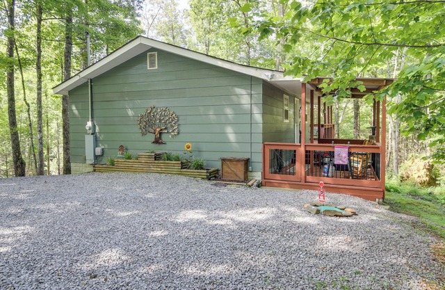 Cottage w / Deck-4 millas a las grandes montañas humeantes!