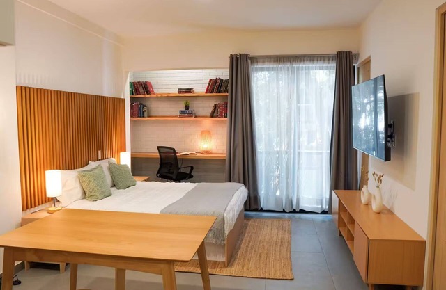Queen Studio w/sofa bed and small terrace