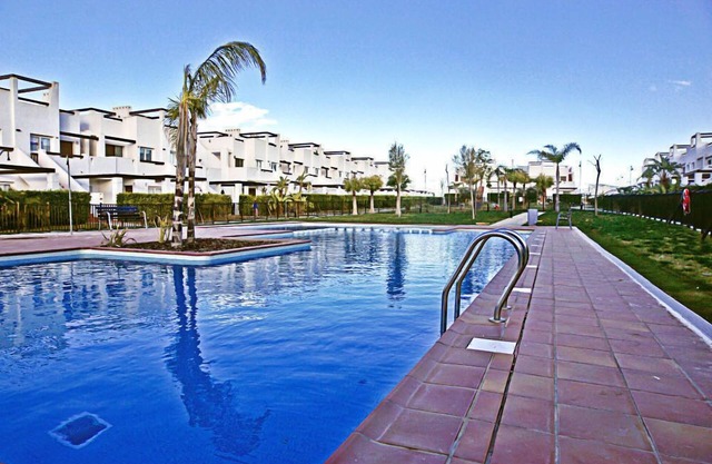 Tranquilo apartamento familiar de 2 dormitorios en el Condado de Alhama Golf Resort